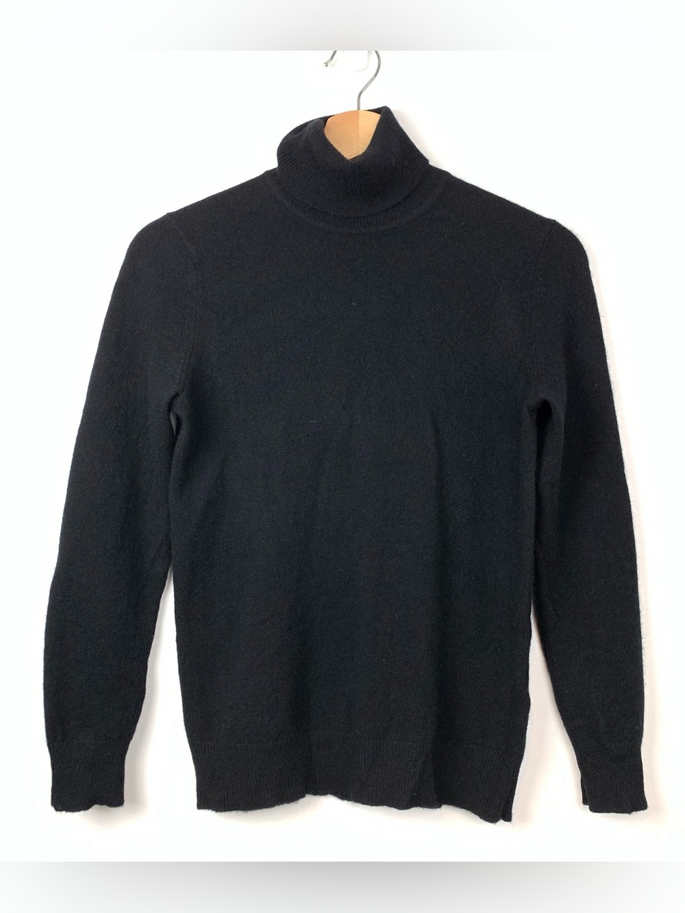 100% Cashmere Sweater Lord & Taylor Turtleneck Sz Petite XS Black Quiet Luxury
